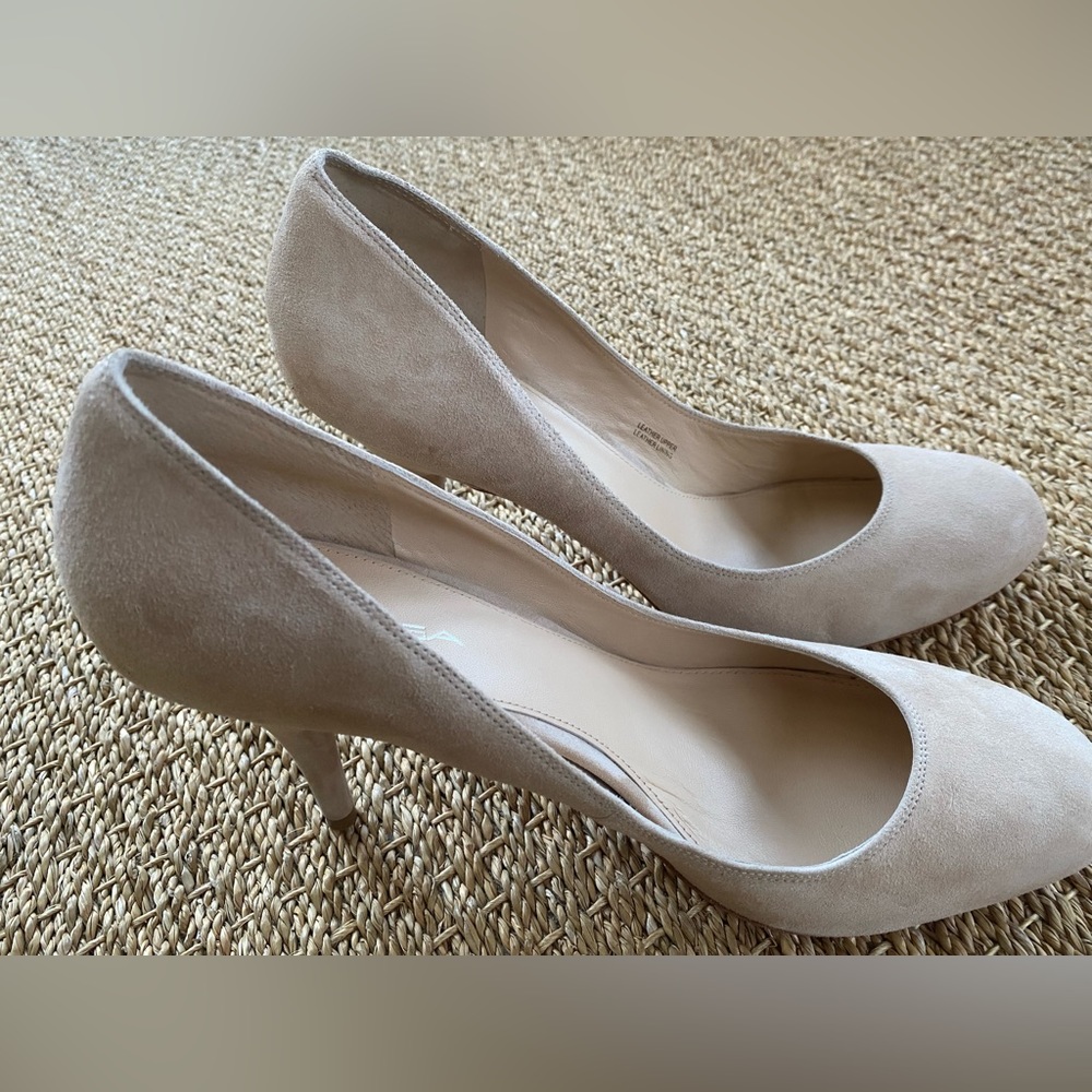 Via Spiga Tan Suede Heels Women’s Size 11 - Never Worn